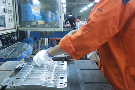 硅橡胶制品模压生产线 硅橡胶制品模压生产线